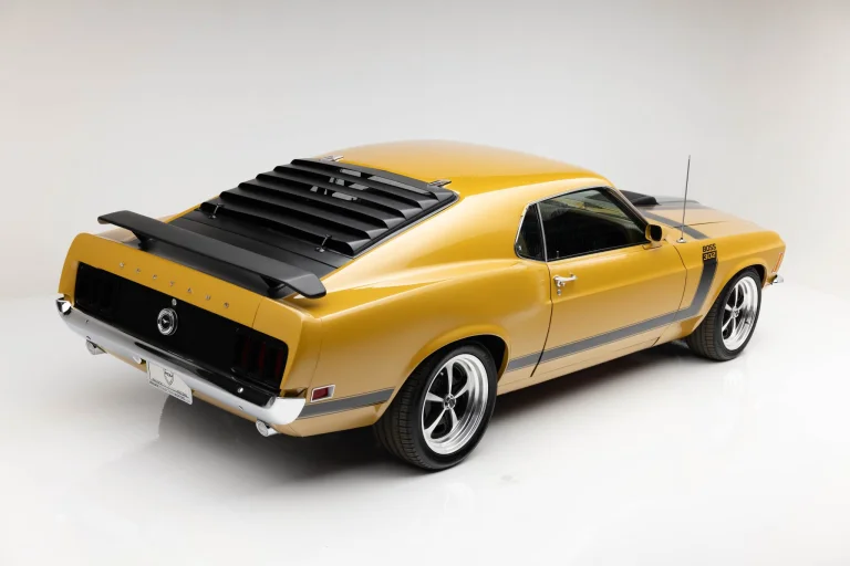 Vehicle image 340